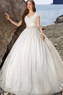 Robe de mariée longue vintage en plage avec manche épeules enveloppants ruché