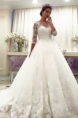 Robe de mariée naturel avec décoration dentelle avec manche 3/4 en tulle de col bateau