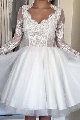 Robe de mariée courte informel avec manche longue textile en tulle au niveau de genou