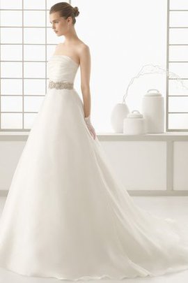 Robe de mariée avec perle fermeutre eclair dans l'eglise en chiffon bustier de plissé