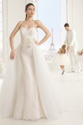 Robe de mariée col en forme de cœur en dentelle avec broderie manche nulle au jardin