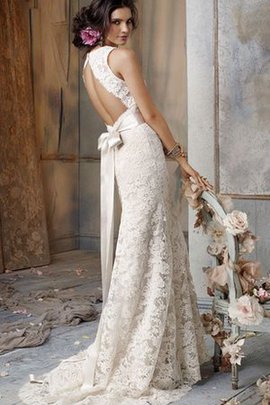 Robe de mariée avec ruban de traîne courte v encolure en dentelle trou de serrure