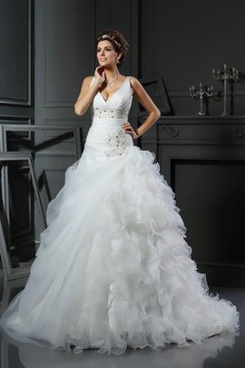 Robe de mariée longue avec lacets v encolure de tour de ceinture en haute en organza