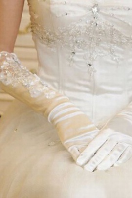 Chaming gants en satin avec application blanc moderne de mariée