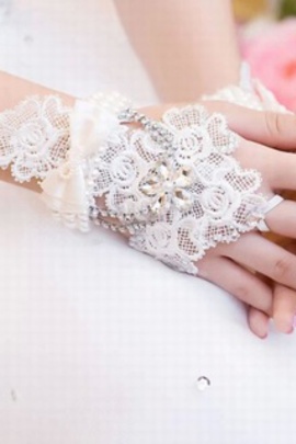 Gracieux dentelle avec crystal white chic | gants de mariée modernes - photo 2