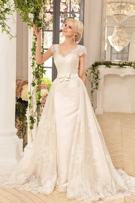 Robe de mariée en satin de lotus avec manche courte en dentelle de col en v