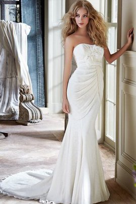 Robe de mariée longue gaine avec fleurs avec ruban avec chiffon