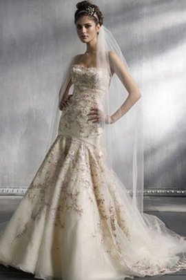 Robe de mariée de traîne moyenne en organza brodé manche nulle longueur au ras du sol