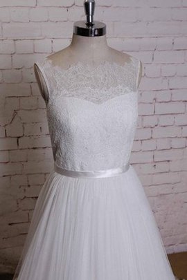 Robe de mariée textile en tulle col en bateau a plage de traîne moyenne avec ruban