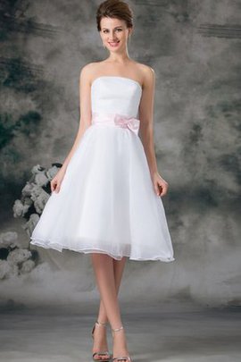 Robe douce seize avec sans manches de bustier en organza ligne a