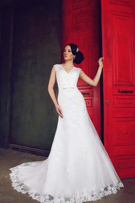 Robe de mariée vintage avec sans manches avec décoration dentelle ligne a jusqu'au sol