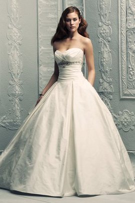 Robe de mariée avec fronce en satin manche nulle bucolique salle interne