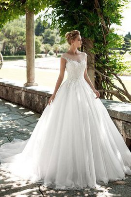 Robe de mariée romantique discrete longue noeud de traîne moyenne