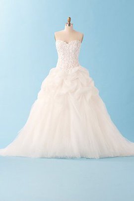Robe de mariée longue formelle en dentelle au jardin cordon