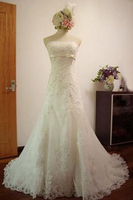 Robe de mariée longue bandouliere spaghetti en dentelle longueur au ras du sol noeud