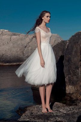 Robe de mariée nature facile en plage avec manche courte textile en tulle