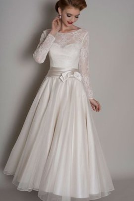 Robe de mariée romantique arrivée au mollet en dentelle avec nœud encolure ronde