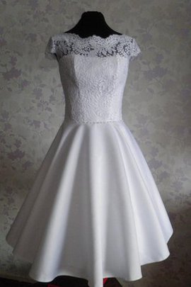 Robe de mariée avec décoration dentelle longueur mollet a-ligne en satin de col bateau