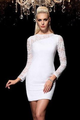 Robe de cocktail bref avec décoration dentelle fermeutre eclair col u profond maillot