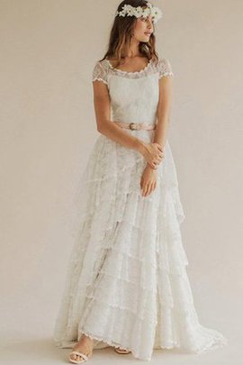 Robe de mariée sage derniere tendance distinguee avec gradins col u profond