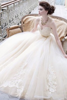 Robe de mariée en tulle de mode de bal sans dos ceinture avec décoration dentelle