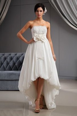 Robe de mariée a-ligne haut bas col en forme de cœur manche nulle decoration en fleur