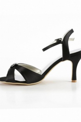 Avec des talons hauts à bout ouvert en satin fine avec la jeune mariée schu absorbant - photo 2