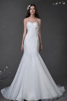 Robe de mariée col en forme de cœur manche nulle entrecroisé jusqu'au sol avec fleurs