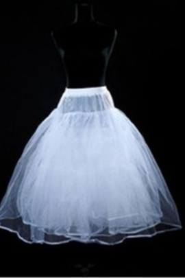 Simple belle court une ligne | princesse crinolines avant-gardiste