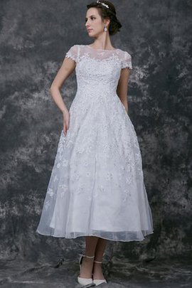 Robe de mariée intemporel chic avec perle avec manche épeules enveloppants ligne a