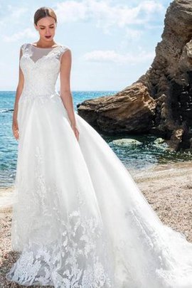 Robe de mariée en plage fermeutre eclair au niveau de cou avec bouton de traîne courte