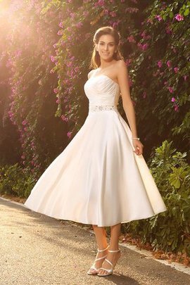 Robe de mariée a-ligne de col en cœur avec perle de princesse manche nulle