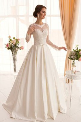 Robe de mariée romantique col en bateau ligne a au niveau de cou en dentelle