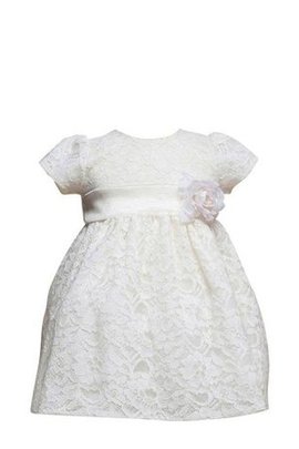 Robe de cortège enfant avec manche courte col u profond avec décoration dentelle