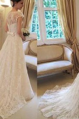 Robe de mariée modeste distinguee vintage avec manche épeules enveloppants ceinture