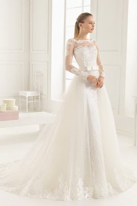 Robe de mariée discrete romantique avec ruban col en bateau ceinture en étoffe