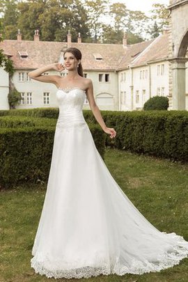 Robe de mariée naturel avec décoration dentelle avec fleurs ligne a de col en cœur