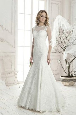 Robe de mariée naturel avec manche 3/4 avec décoration dentelle col en bateau appliques