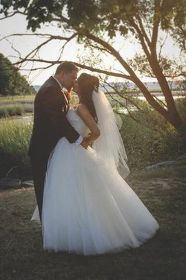 Robe de mariée de lotus de col en cœur avec sans manches croisade en tulle