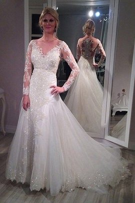 Robe de mariée v encolure en tulle de traîne courte avec manche longue de princesse