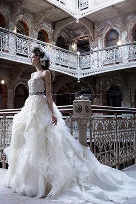 Robe de mariée naturel de traîne moyenne avec perle en organza de lotus