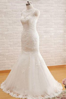 Robe de mariée delicat naturel avec broderie en salle a eglise