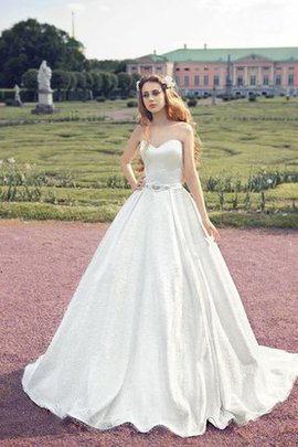 Robe de mariée longue avec perle longueur au ras du sol col en forme de cœur ligne a