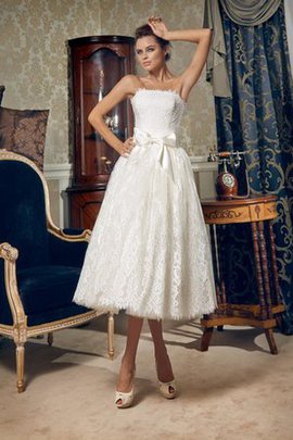 Robe de mariée bref avec lacets manche nulle jusqu'au mollet en dentelle