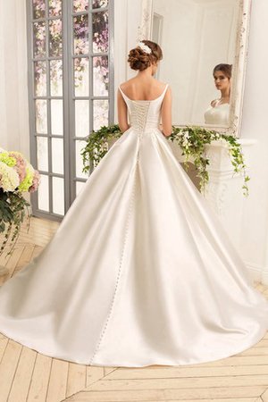 Robe de mariée romantique en satin appliques longueur au ras du sol epaule nue - photo 2