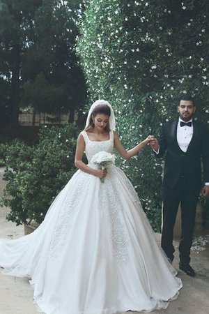 Robe de mariée de traîne moyenne de traîne mi-longue a-ligne avec fleurs en dentelle - photo 1