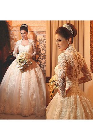 Robe de mariée chic humble avec décoration dentelle boutonné col en reine - photo 1