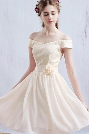 une liste de favoris à revoir en magasin sur iPad avec leur conseiller 9ce2-qiej2-robe-de-graduation-bref-avec-ruban-ceinture-avec-fleurs-avec-chiffon