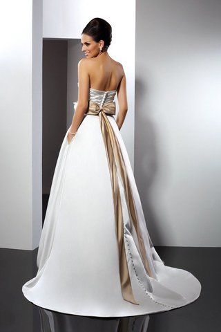 Robe de mariée longue avec fleurs de traîne moyenne en satin avec ruban - photo 2