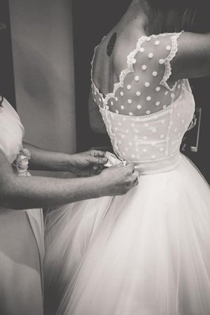 Robe de mariée informel modeste simple vintage au bord de la mer - photo 2